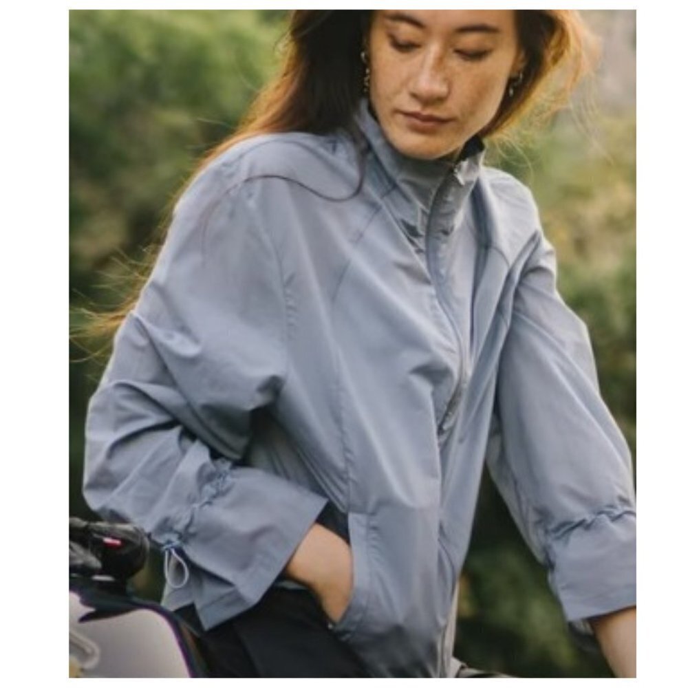 Zyia Active Women's Gray Drawstring Windbreaker